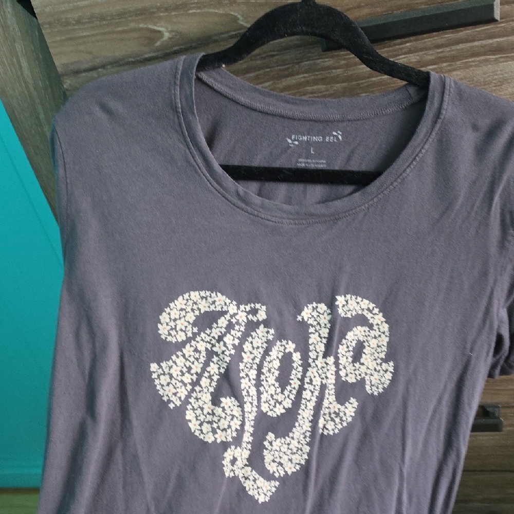 Fighting Eel Gray Tee with White Floral Heart Script